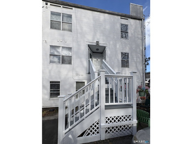 Welcome to your beautiful freshly painted 3 bedroom, 2.5 bath - photo 5