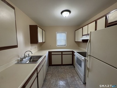 Welcome to your beautiful freshly painted 3 bedroom, 2.5 bath - photo 7