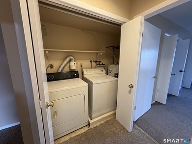 Welcome to your beautiful freshly painted 3 bedroom, 2.5 bath - photo 10