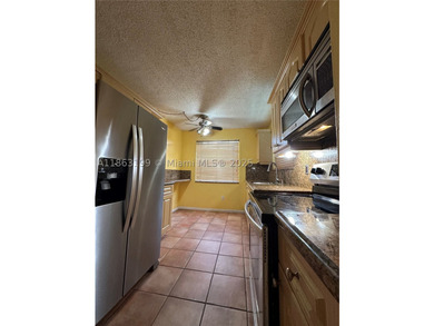 Spacious 2/2 first floor unit Condo in Center gate a gated Keys - photo 3