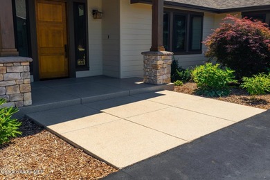 Welcome to this exquisite 2-year-old custom home, nestled in one - photo 8
