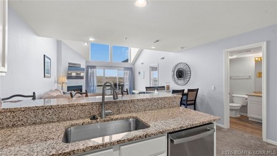 Welcome to this beautiful top-floor, turnkey condo in the heart - photo 12