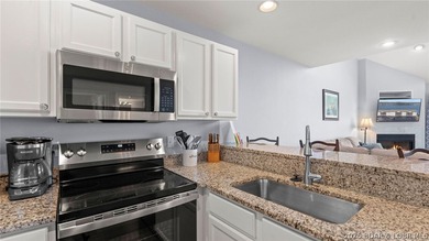 Welcome to this beautiful top-floor, turnkey condo in the heart - photo 13