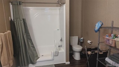 Beautiful 3 bedroom 2 full bath home with large master suite in - photo 14