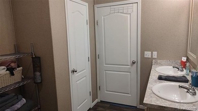 Beautiful 3 bedroom 2 full bath home with large master suite in - photo 15
