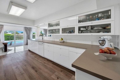 Palm Springs meets South Florida in this distinctive mid-century - photo 17