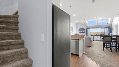Welcome to this beautiful top-floor, turnkey condo in the heart - photo 18