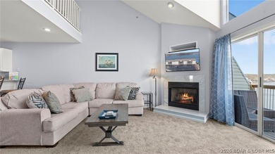 Welcome to this beautiful top-floor, turnkey condo in the heart - photo 20