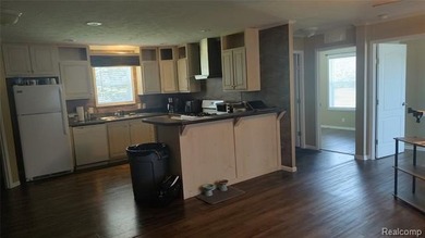 Beautiful 3 bedroom 2 full bath home with large master suite in - photo 20