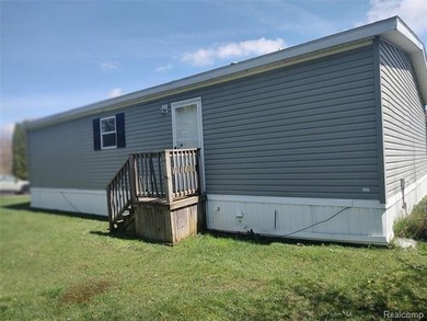 Beautiful 3 bedroom 2 full bath home with large master suite in - photo 26