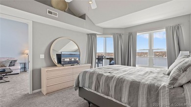 Welcome to this beautiful top-floor, turnkey condo in the heart - photo 30
