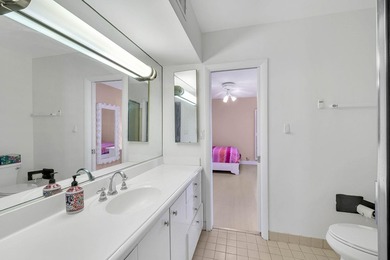 Palm Springs meets South Florida in this distinctive mid-century - photo 30