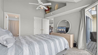 Welcome to this beautiful top-floor, turnkey condo in the heart - photo 31
