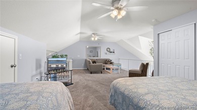 Welcome to this beautiful top-floor, turnkey condo in the heart - photo 38