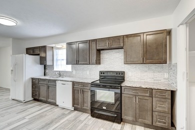 Welcome to 12302 Country Club Drive in the desirable Sandy Creek - photo 11