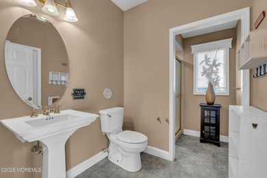 HEATED SALT WATER POOL, LARGE PRIVATE BACKYARD, FULLY FINISHED - photo 20