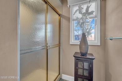 HEATED SALT WATER POOL, LARGE PRIVATE BACKYARD, FULLY FINISHED - photo 21
