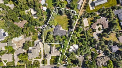 Tucked away behind a private tree-lined drive in one of - photo 28