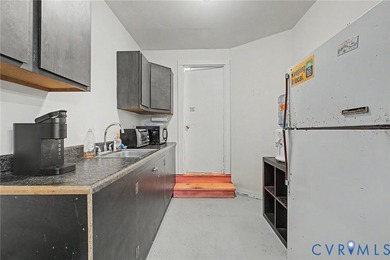 The owner would prefer to sell the building. The owner will - photo 33