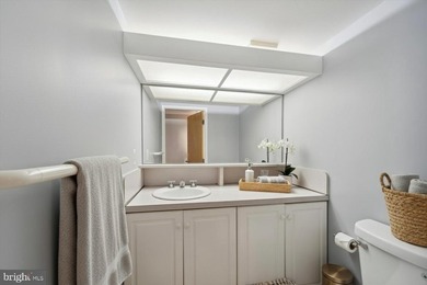 NEW PRICE, EXCELLENT OPPORTUNITY! PARKING AT YOUR DOOR! Welcome - photo 34