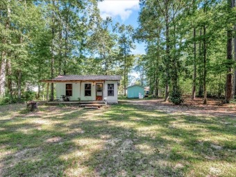 Charming Lake Cabin at Sam Rayburn Lake! Ready to retire at the - Lake Home For Sale in Etoile, Texas