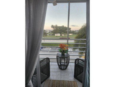 Lake Condo For Sale in Boca Raton, Florida