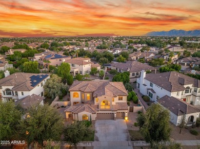 A TOLL BROTHERS Showpiece! This elegant Litchfield Park home is - photo 3