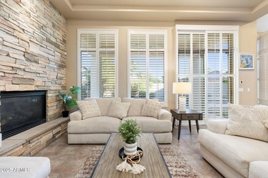 A TOLL BROTHERS Showpiece! This elegant Litchfield Park home is - photo 6