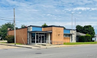 Commercial property in downtown Sikeston, 202 S Kingshighway is