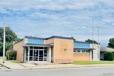 Commercial property in downtown Sikeston, 202 S Kingshighway is