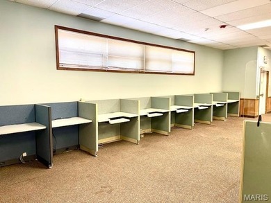 Commercial property in downtown Sikeston, 202 S Kingshighway is