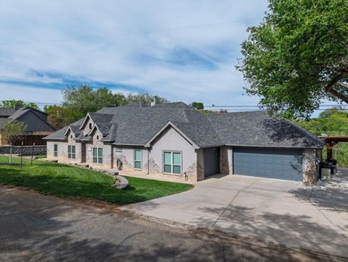 WATERFRONT ,LUXURIOUS HOME ! Build in 2011, 4 bedrooms 3 baths - photo 2