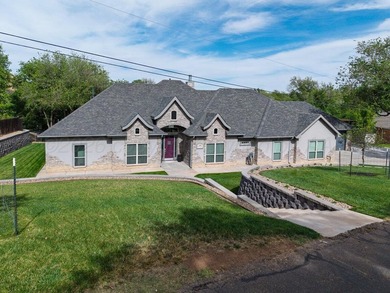 WATERFRONT ,LUXURIOUS HOME ! Build in 2011, 4 bedrooms 3 baths - photo 3