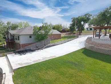 WATERFRONT ,LUXURIOUS HOME ! Build in 2011, 4 bedrooms 3 baths - photo 4