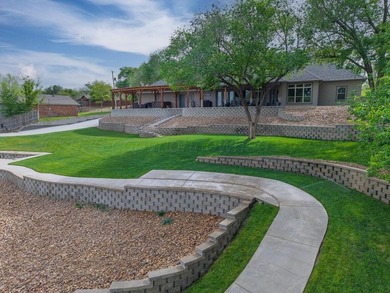 WATERFRONT ,LUXURIOUS HOME ! Build in 2011, 4 bedrooms 3 baths - photo 8