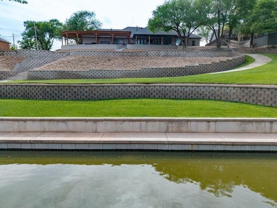 WATERFRONT ,LUXURIOUS HOME ! Build in 2011, 4 bedrooms 3 baths - photo 10