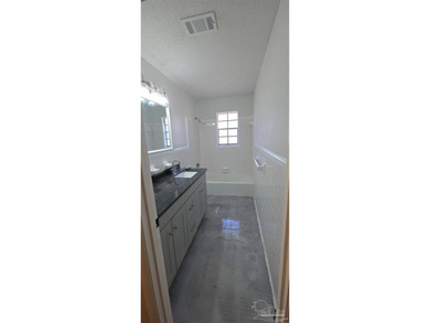 3 bedroom 2 bath house with 1 bed/1 bath apartment. New Roof - photo 13