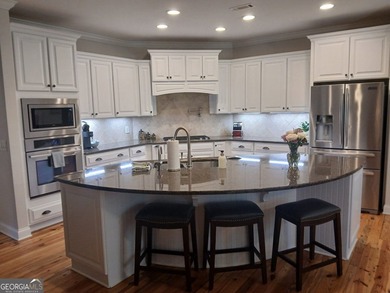 SELLER OFFERS $10,000. TOWARDS CLOSING COSTS. LOOKS LIKE A MODEL - photo 4