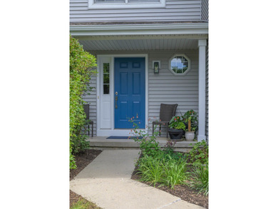 Beautiful home in excellent condition ready for new owners! - photo 2