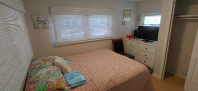Located in Lincolnshire Estates, a 5 Star, pet friendly, 55+ - photo 9