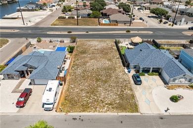 Explore the interior lot on Padre Island, offering a unique - photo 2