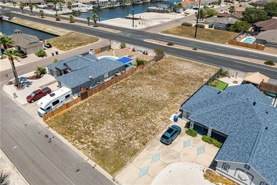 Explore the interior lot on Padre Island, offering a unique - photo 4