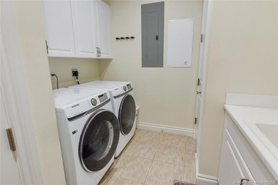 Gorgeous 2 BR, 2 BA condo boasts sophistication and luxury - photo 21
