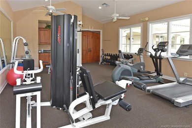 Gorgeous 2 BR, 2 BA condo boasts sophistication and luxury - photo 37