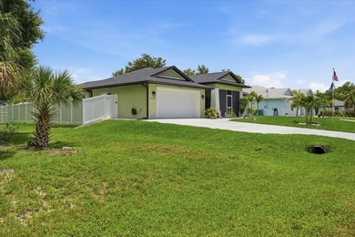 Beautifully maintained 3/2 home offers a blend of modern comfort - photo 4