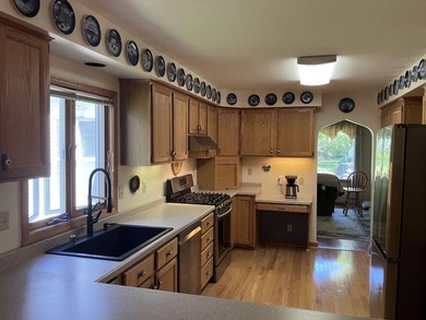 Spacious 4BR/3BA home in Quake Heights with 2,520 sq. ft. in - photo 15