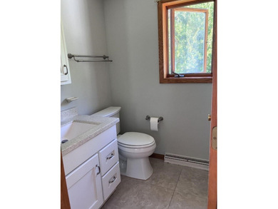 Spacious 4BR/3BA home in Quake Heights with 2,520 sq. ft. in - photo 21