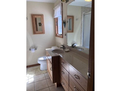 Spacious 4BR/3BA home in Quake Heights with 2,520 sq. ft. in - photo 24