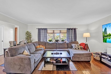 Welcome to this beautifully maintained home nestled in the heart - photo 12