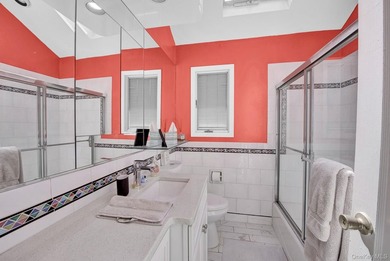 Welcome to this beautifully maintained home nestled in the heart - photo 15